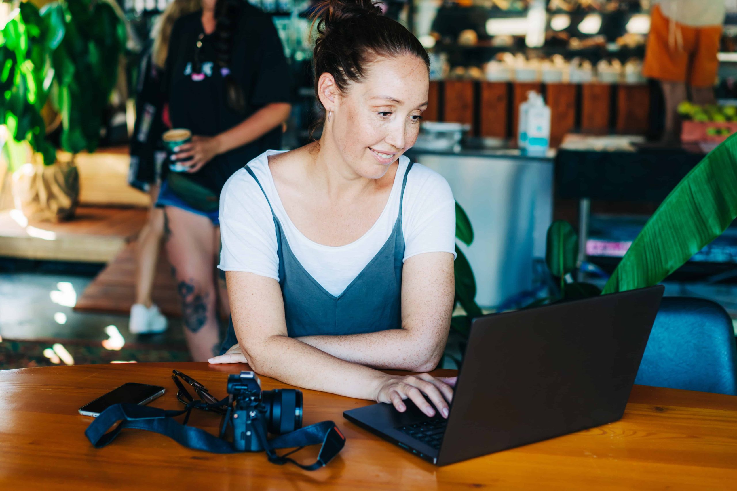 How to Start a Startup Side Hustle While Employed in Australia