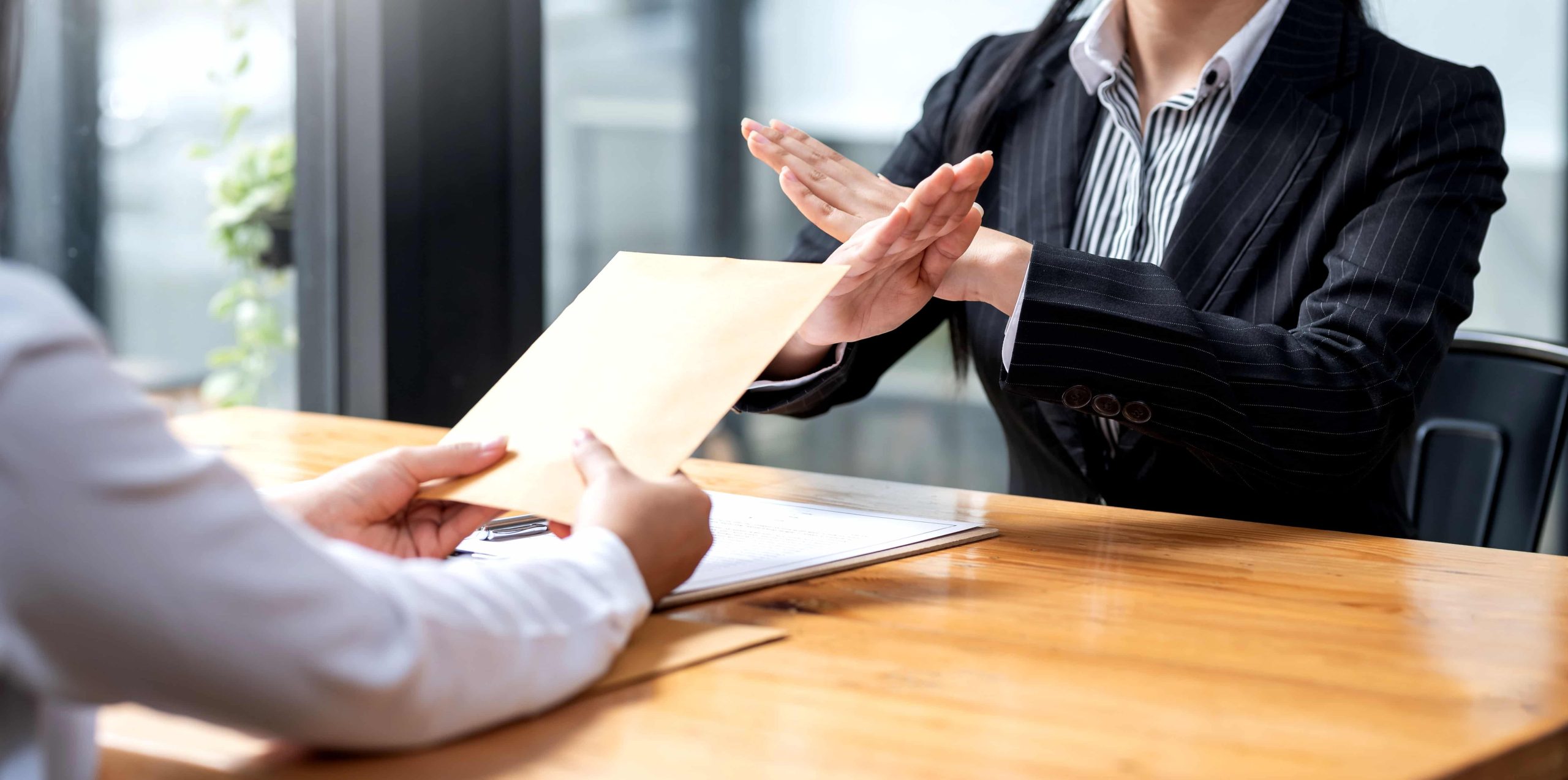 Should I Accept a Settlement Offer? What You Need to Know Before Saying Yes